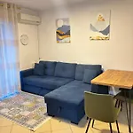 21 Steps' Lovely In The Center Apartment Tirana